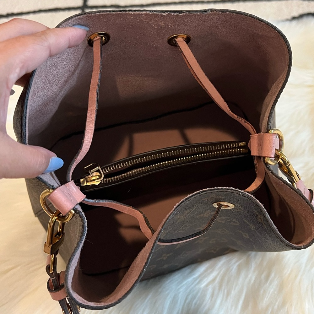Louis Vuitton Neonoe Shoulder Bag with Monogram Canvas - Picture 9 of 14